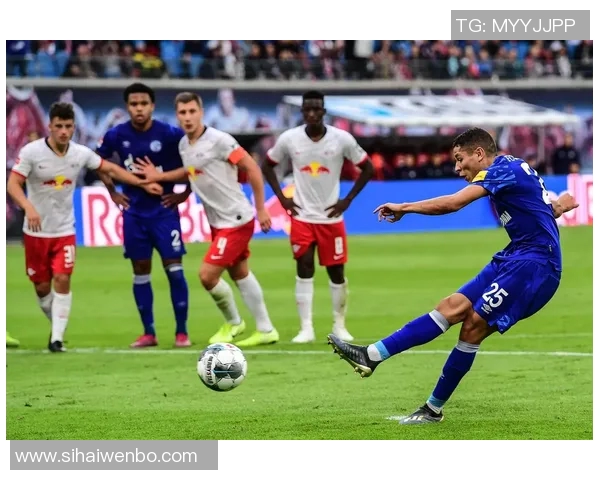 沙尔克04客场大胜恢复士气，德甲卫冕梦想再次点燃